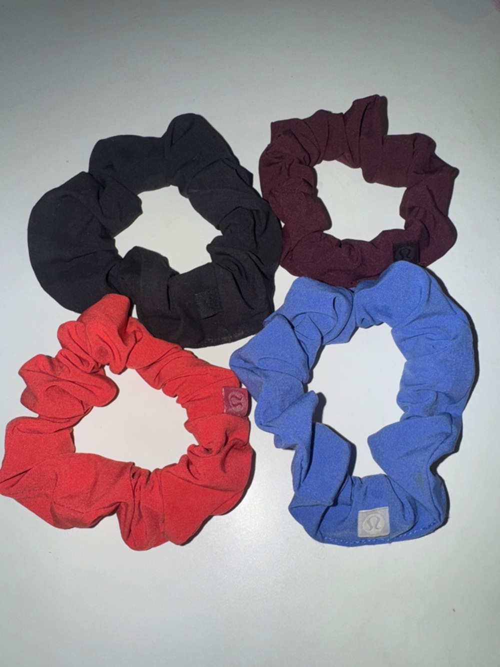 4 Lululemon scrunchies + 3 Teleties